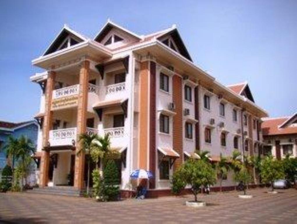 Victoria Hotel Battambang Esterno foto